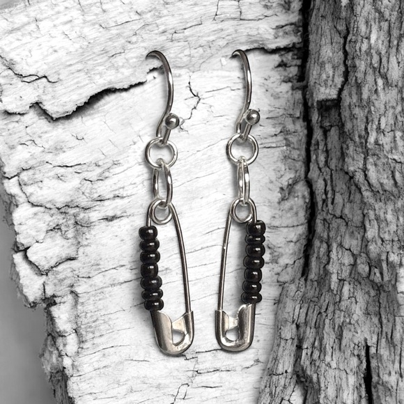 5 For $25💫Small Silver Safety Pin Punk Black beaded Earrings - Picture 4 of 4